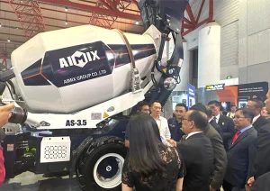 Menteri Bencana Alam Kunjungi booth AIMIX
